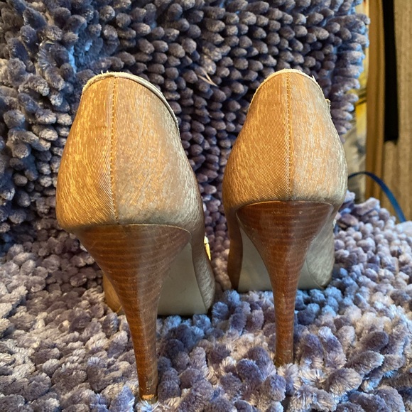 Used-Steve Madden Gold and Tan Peep toe heels - Picture 4 of 7